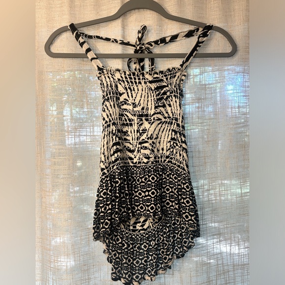 Patrons of Peace Black and White Pattern Cropped Halter Top. Size Medium. - Picture 1 of 8